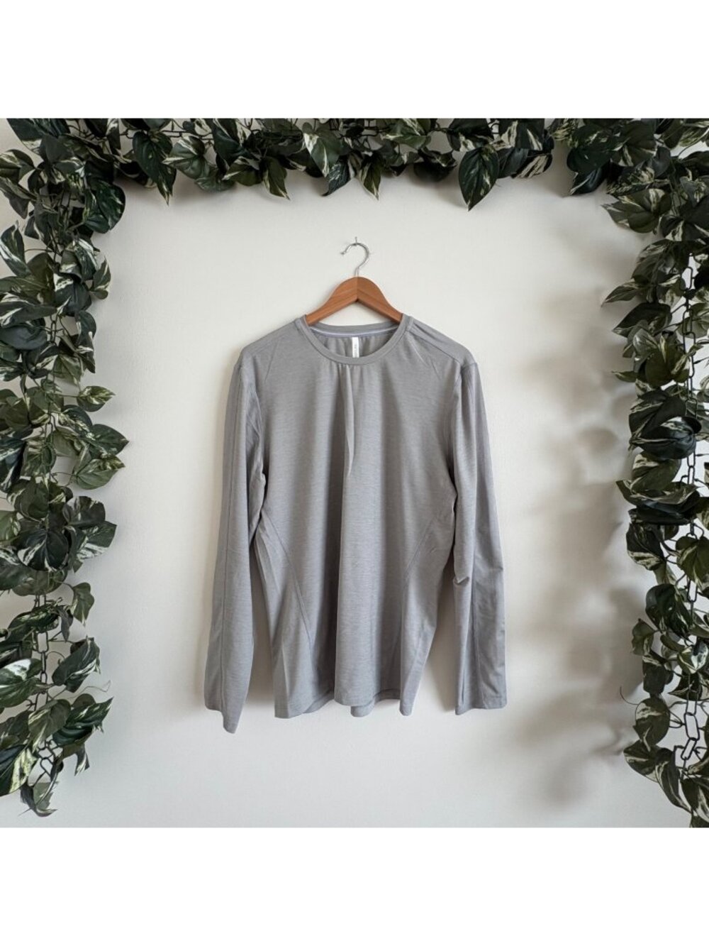 Ten Thousand Athletic Scoop Neck Long Sleeve Shirt Heathered Grey Men’s Size M